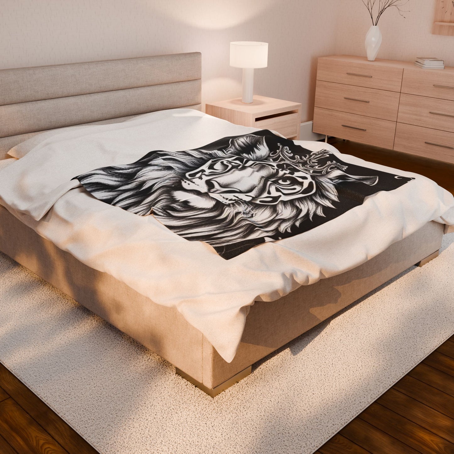 Crowned Tiger Velveteen Plush Blanket – Soft Monochrome Throw with Regal Big Cat Design for Bold & Stylish Home Décor