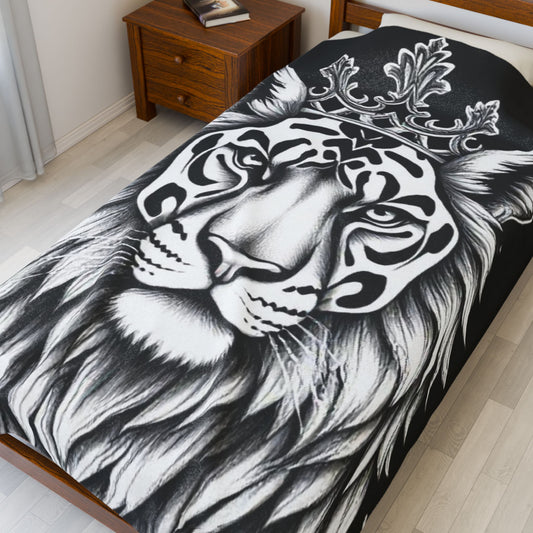 Crowned Tiger Velveteen Plush Blanket – Soft Monochrome Throw with Regal Big Cat Design for Bold & Stylish Home Décor