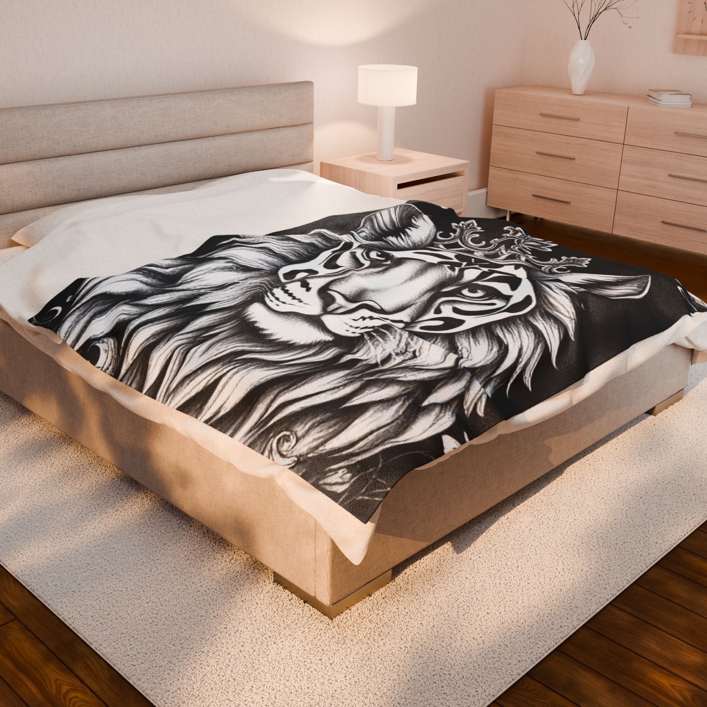 Crowned Tiger Velveteen Plush Blanket – Soft Monochrome Throw with Regal Big Cat Design for Bold & Stylish Home Décor